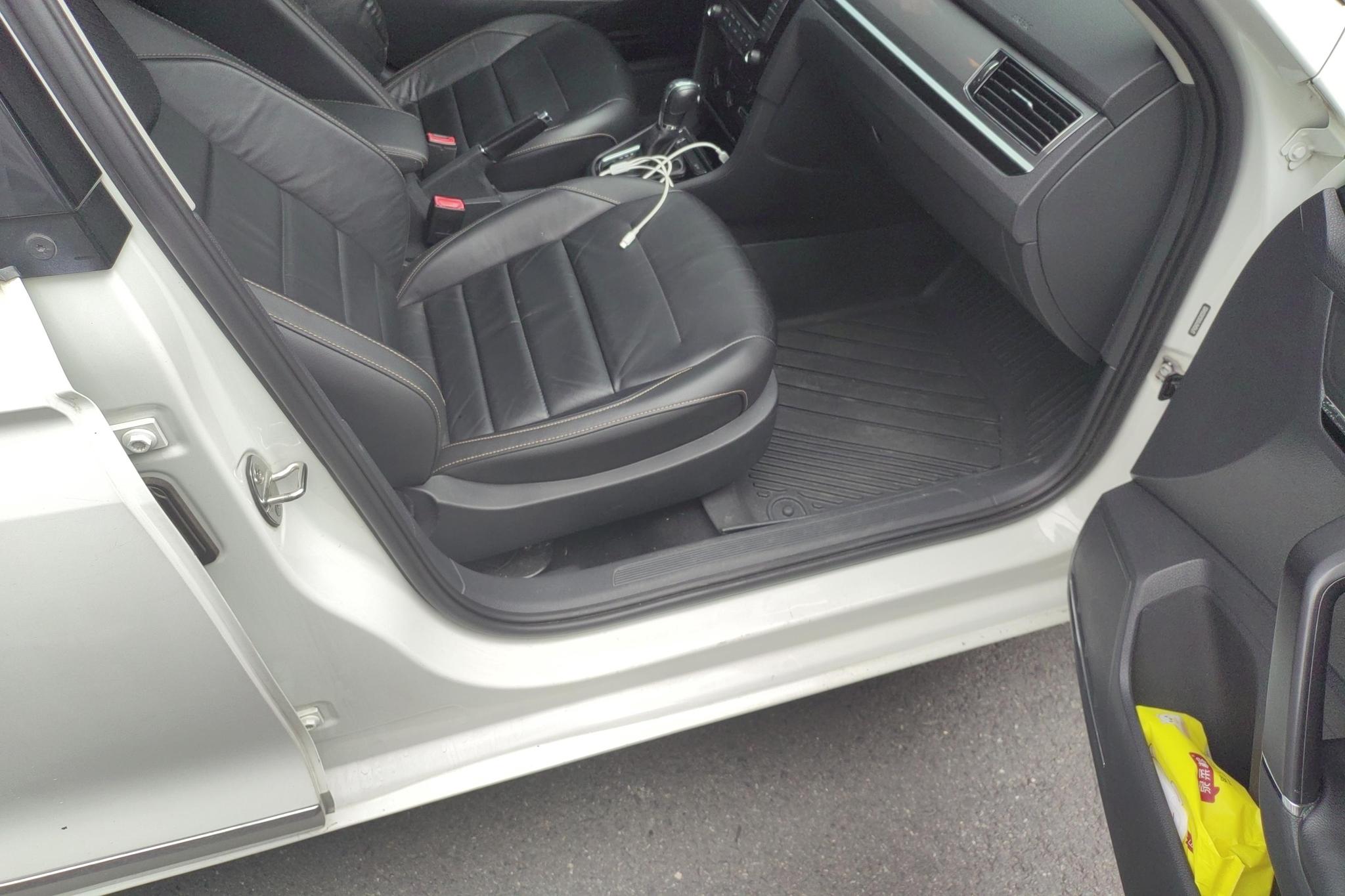 Volkswagen Bora 2016 1.6L AT Comfort