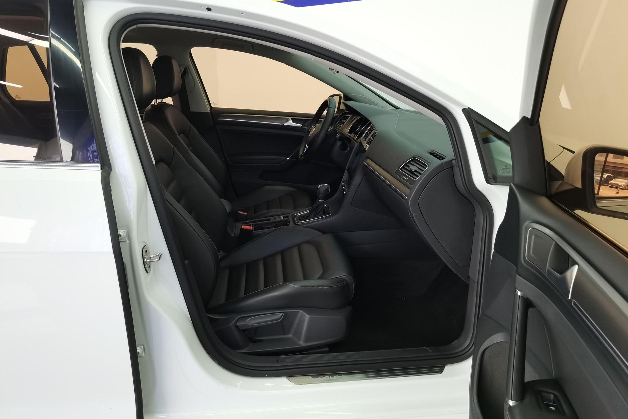Volkswagen Golf 2016 230TSI AT Luxury