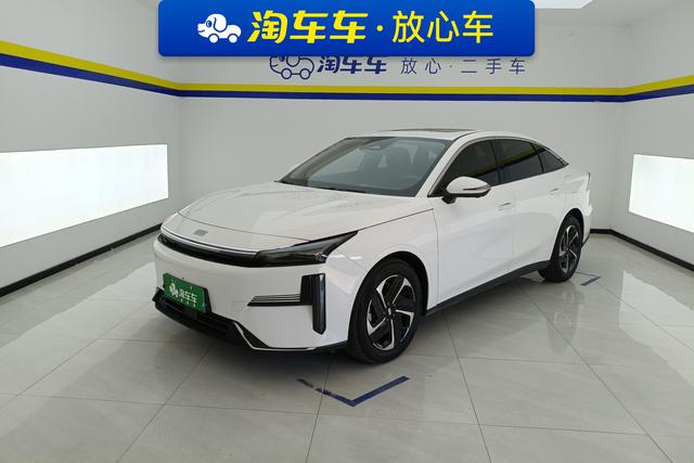 Geely Galaxy L6 2024 1.5 T DHT 125km PLUS