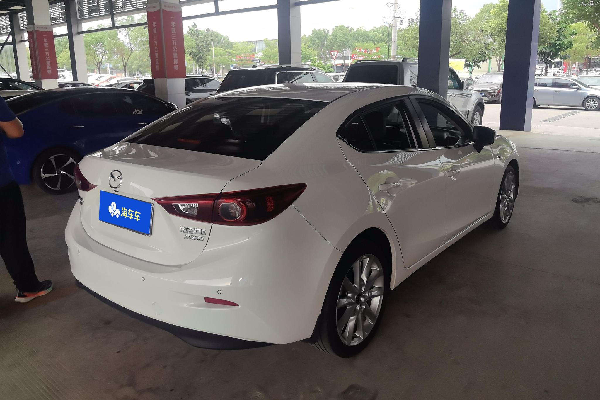 Mazda Mazda3 3 2017 2.0L AT Luxury V