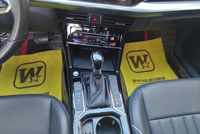 Volkswagen Passat 2023 330 TSI — фото 16