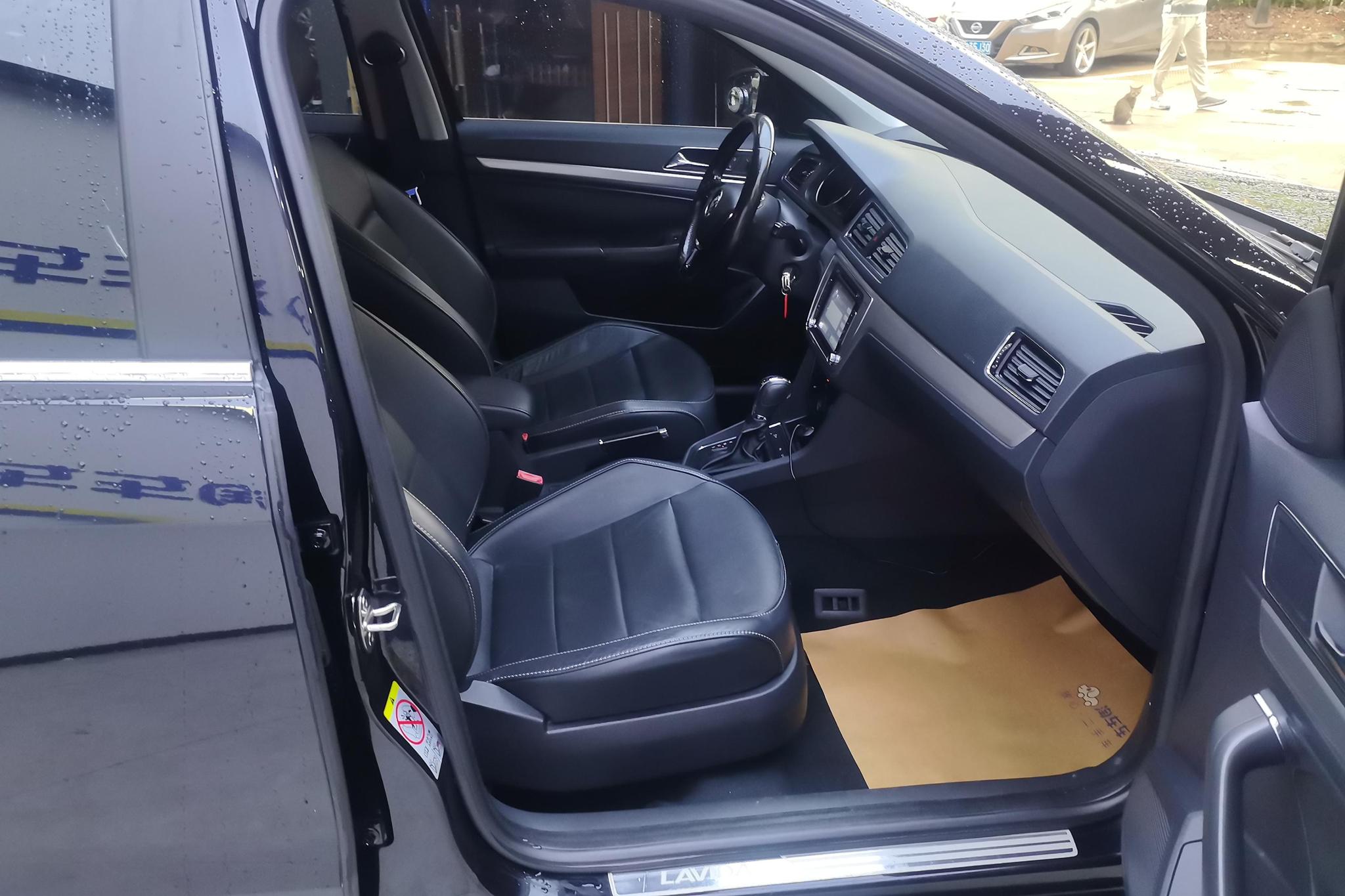 Volkswagen Lavida 2015 1.6L AT Comfort