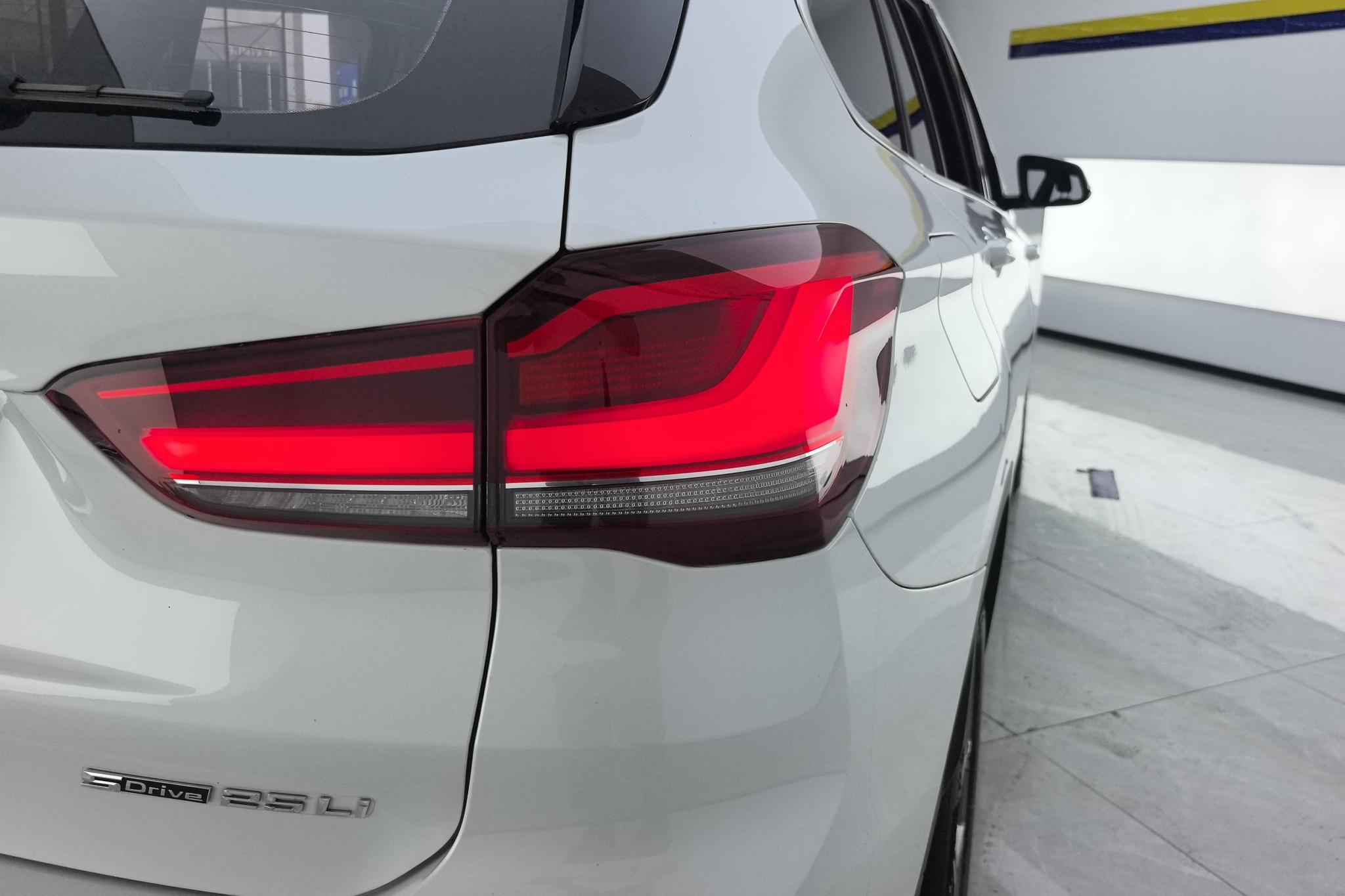 BMW X1 2022 sDrive25Li Lead