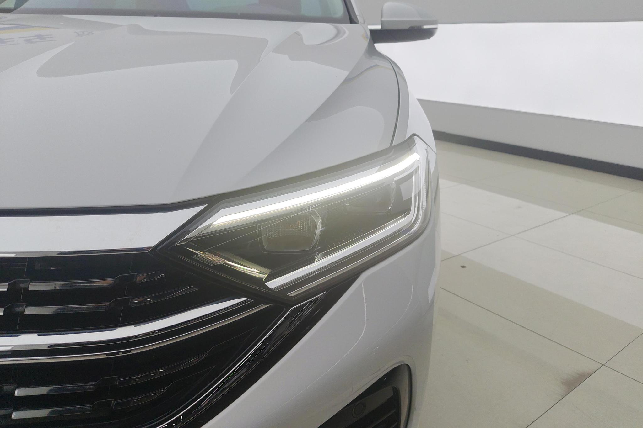 Volkswagen Sagitar 2023 300TSI DSG