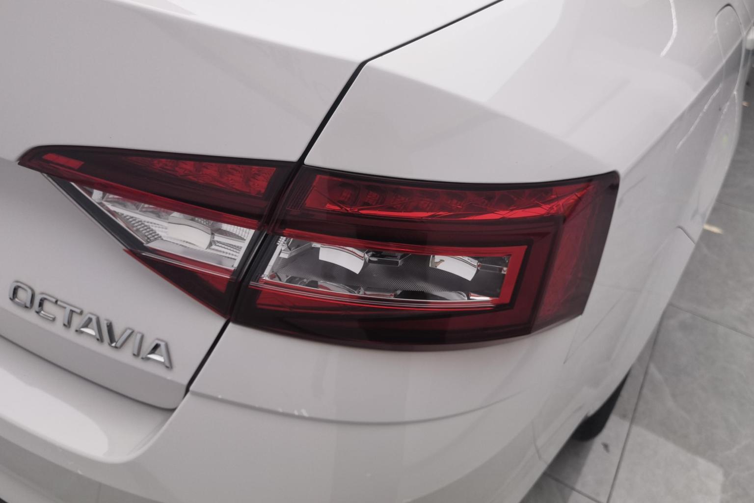 Skoda Octavia 2022 1.5L AT