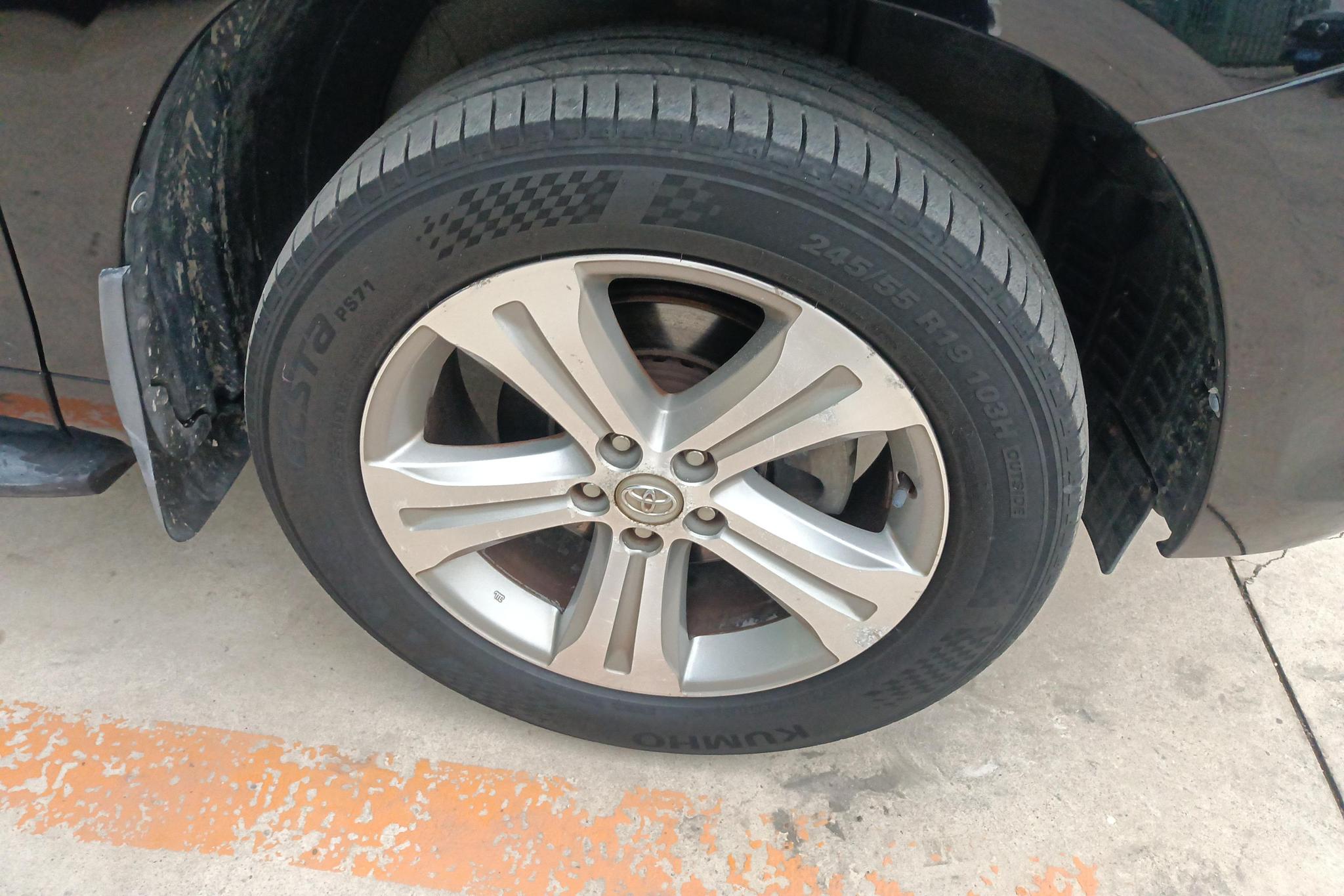 Toyota Highlander 2012 2.7L 7 мест