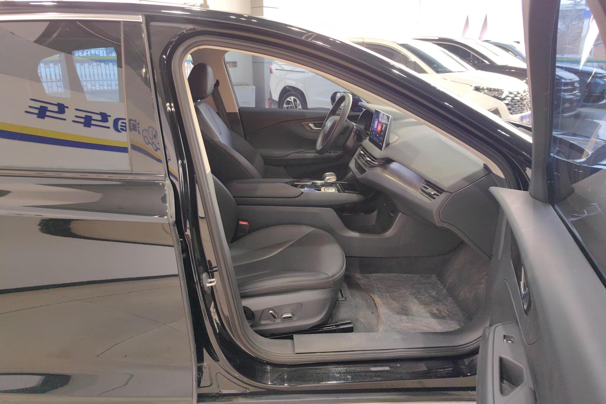 Hongqi E-QM5 2021 T3 5 мест