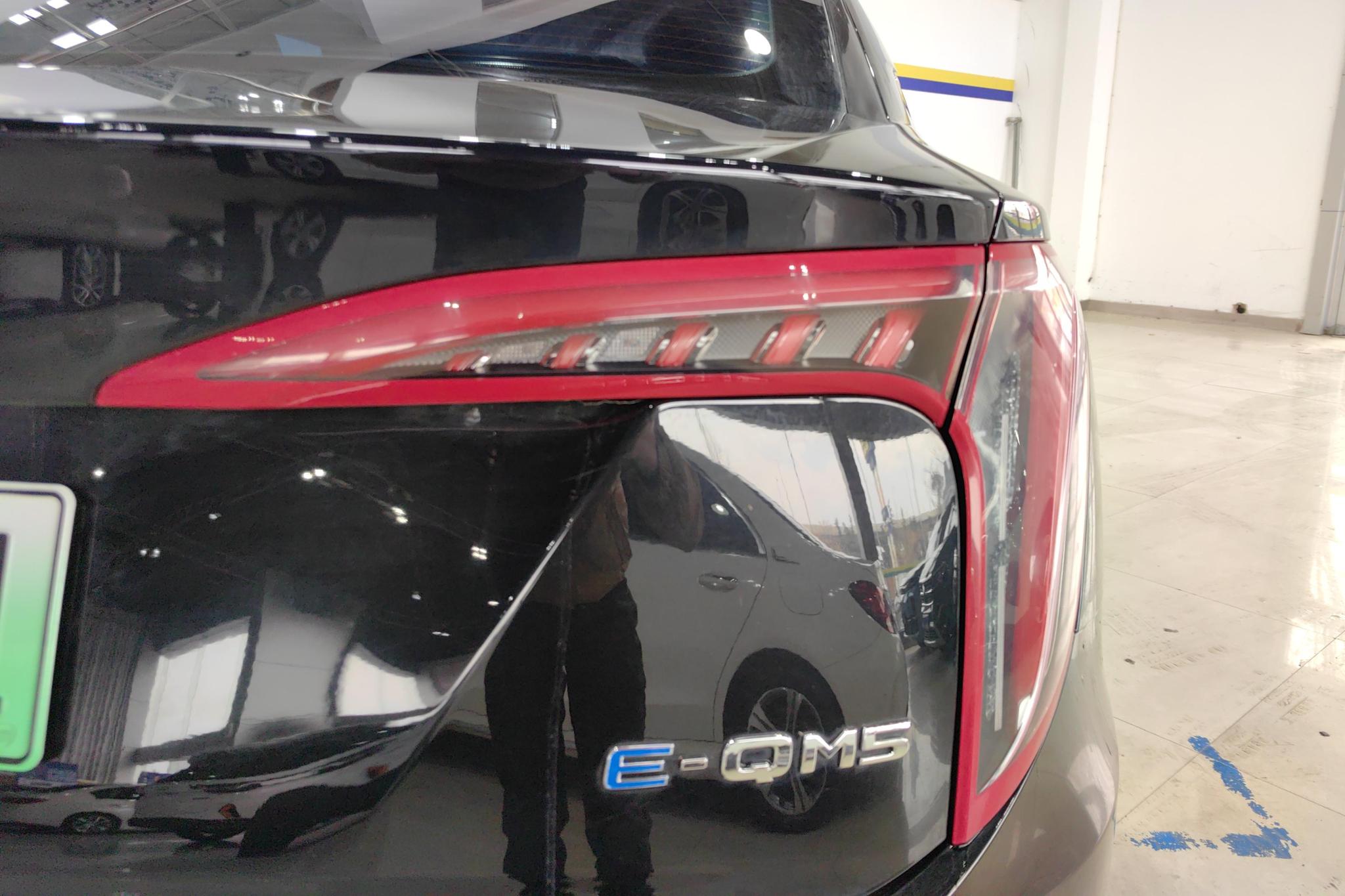 Hongqi E-QM5 2021 T3 5 мест