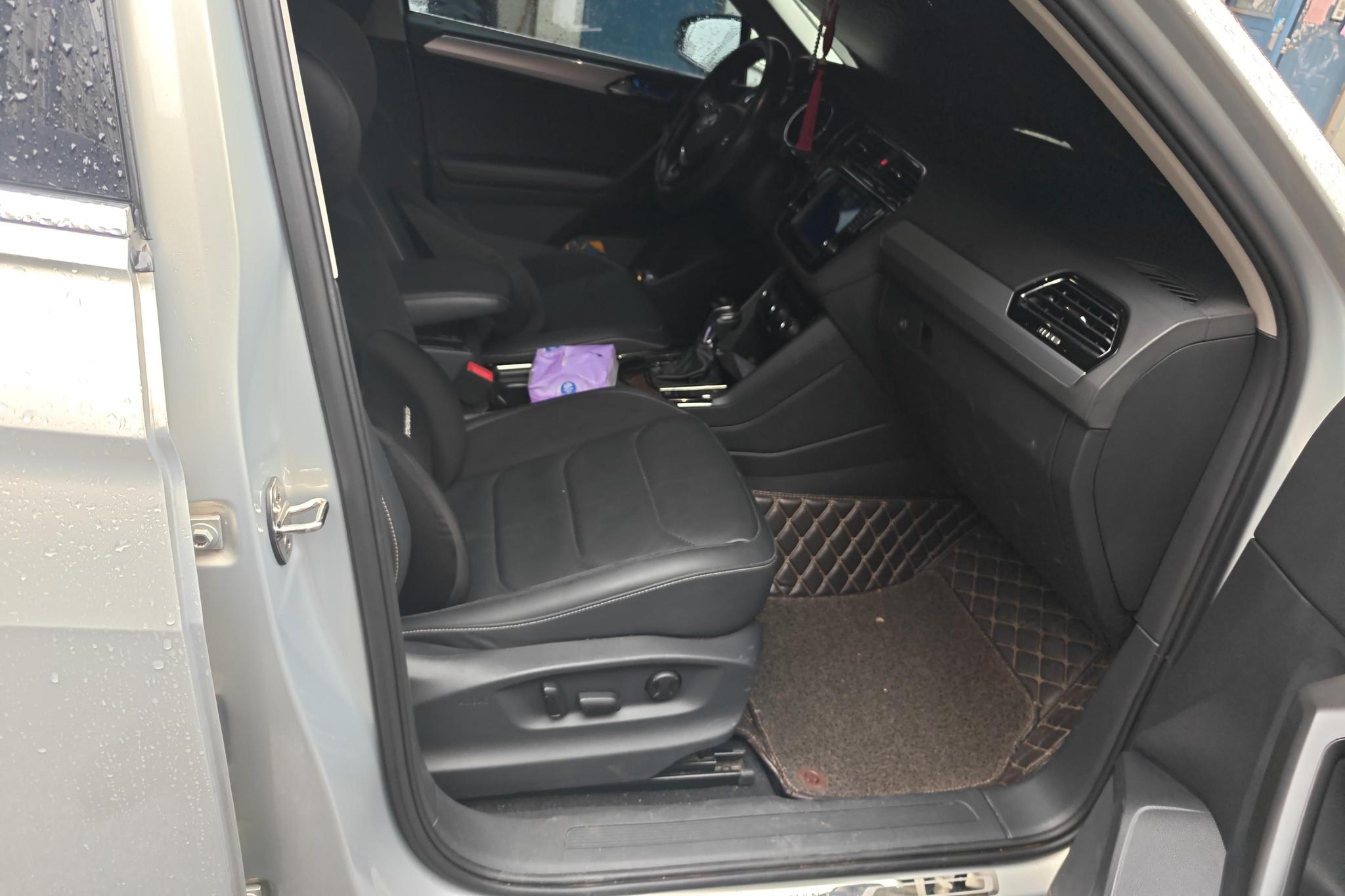 Volkswagen Tiguan L L 2017 330TSI AT Comfort