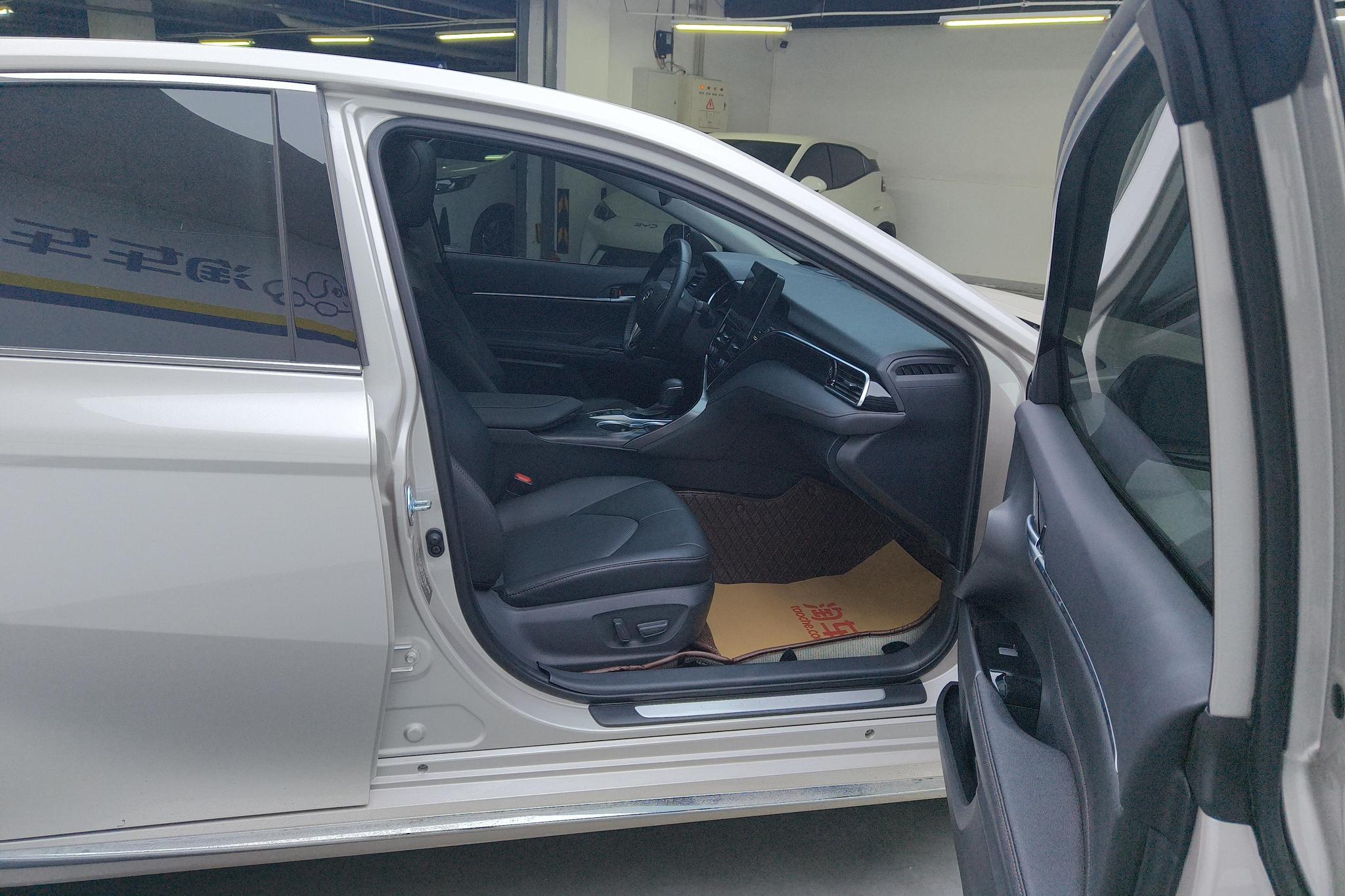Toyota Camry 2023 2.0G Luxury