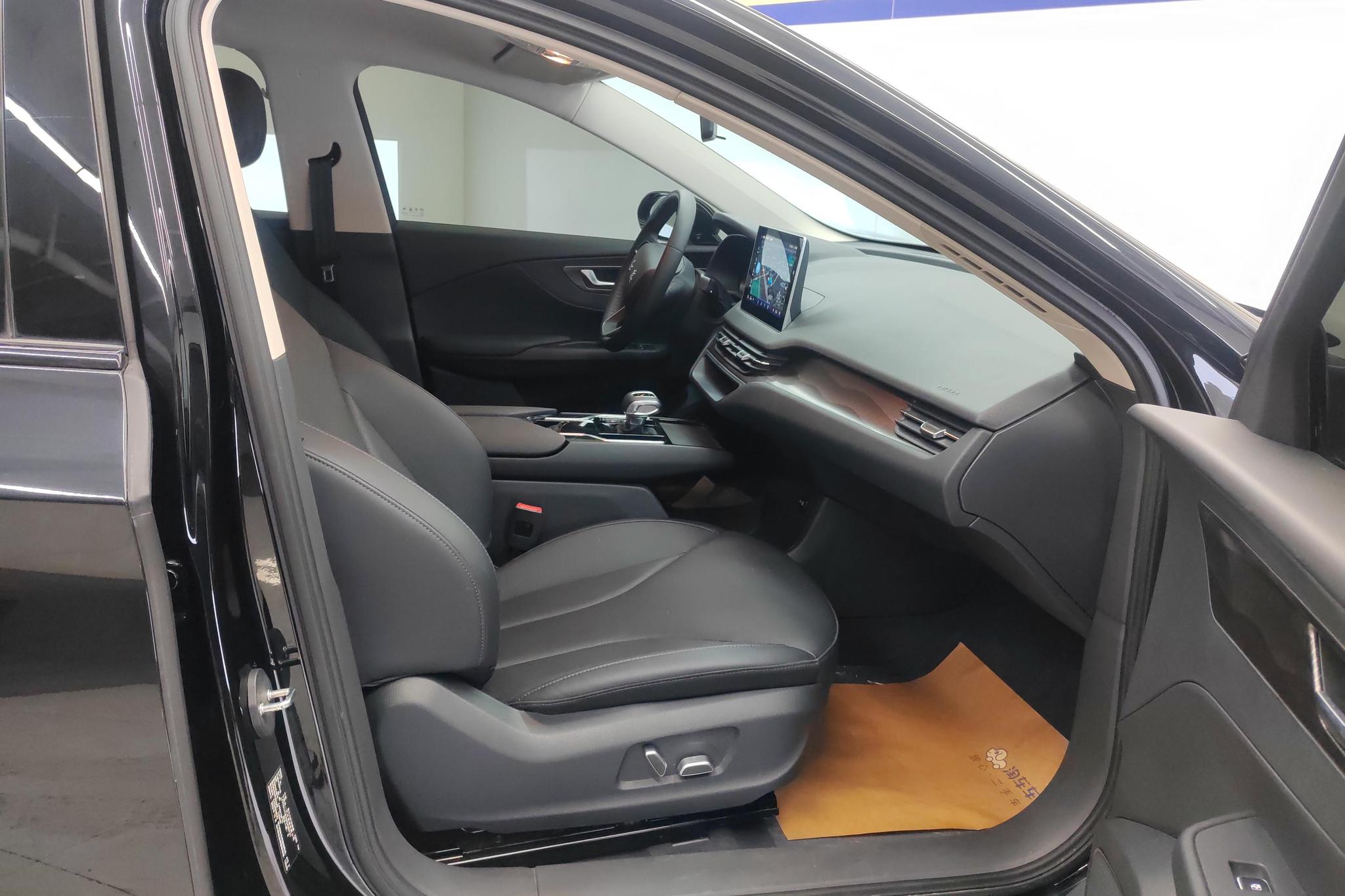 Hongqi E-QM5 2022 431km 5 мест