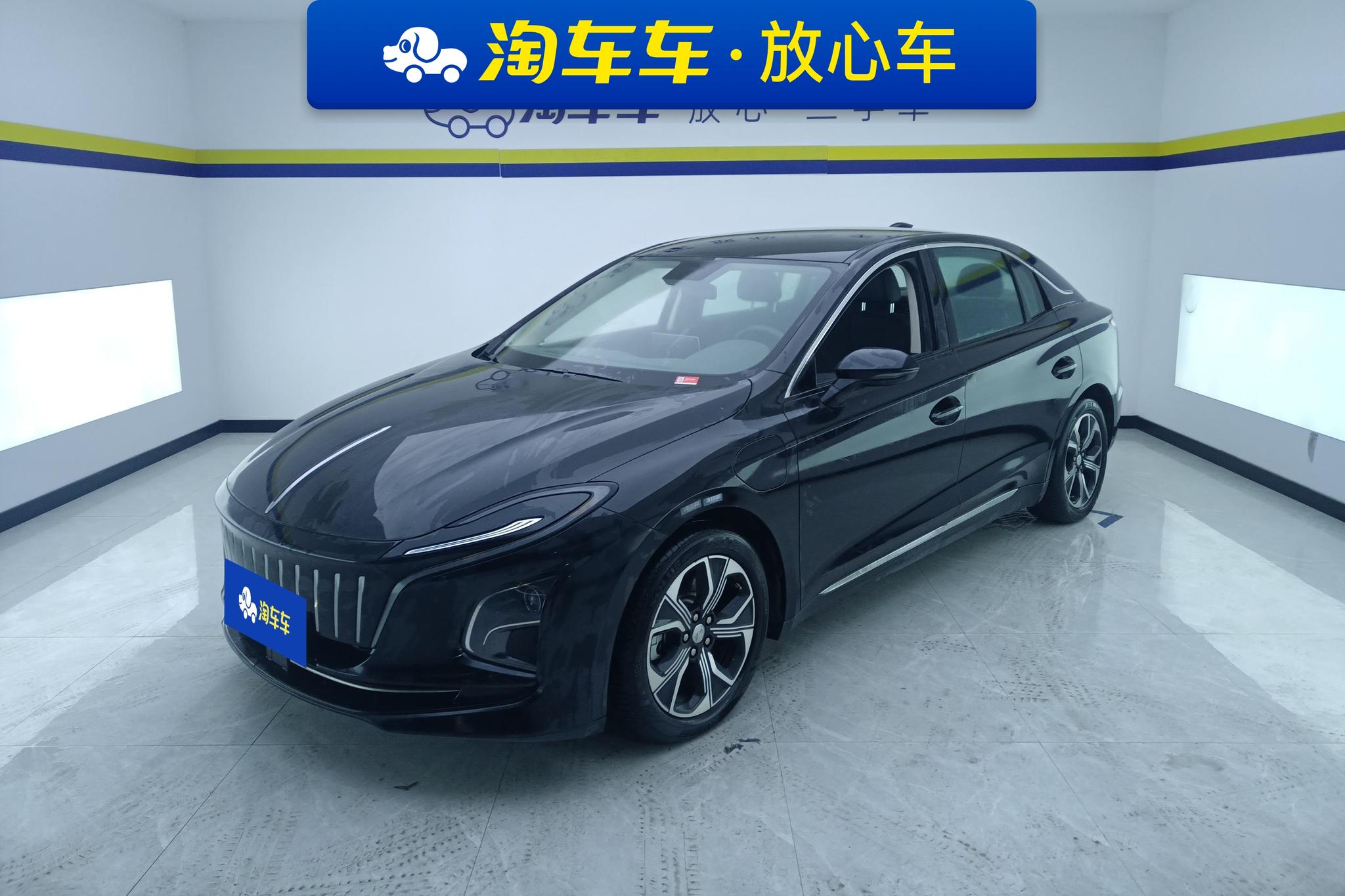Hongqi E-QM5