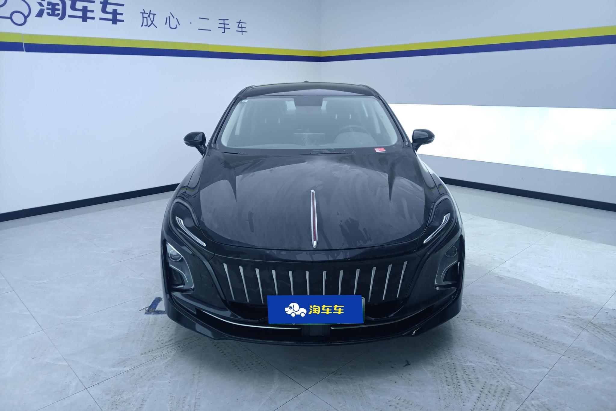 Hongqi E-QM5