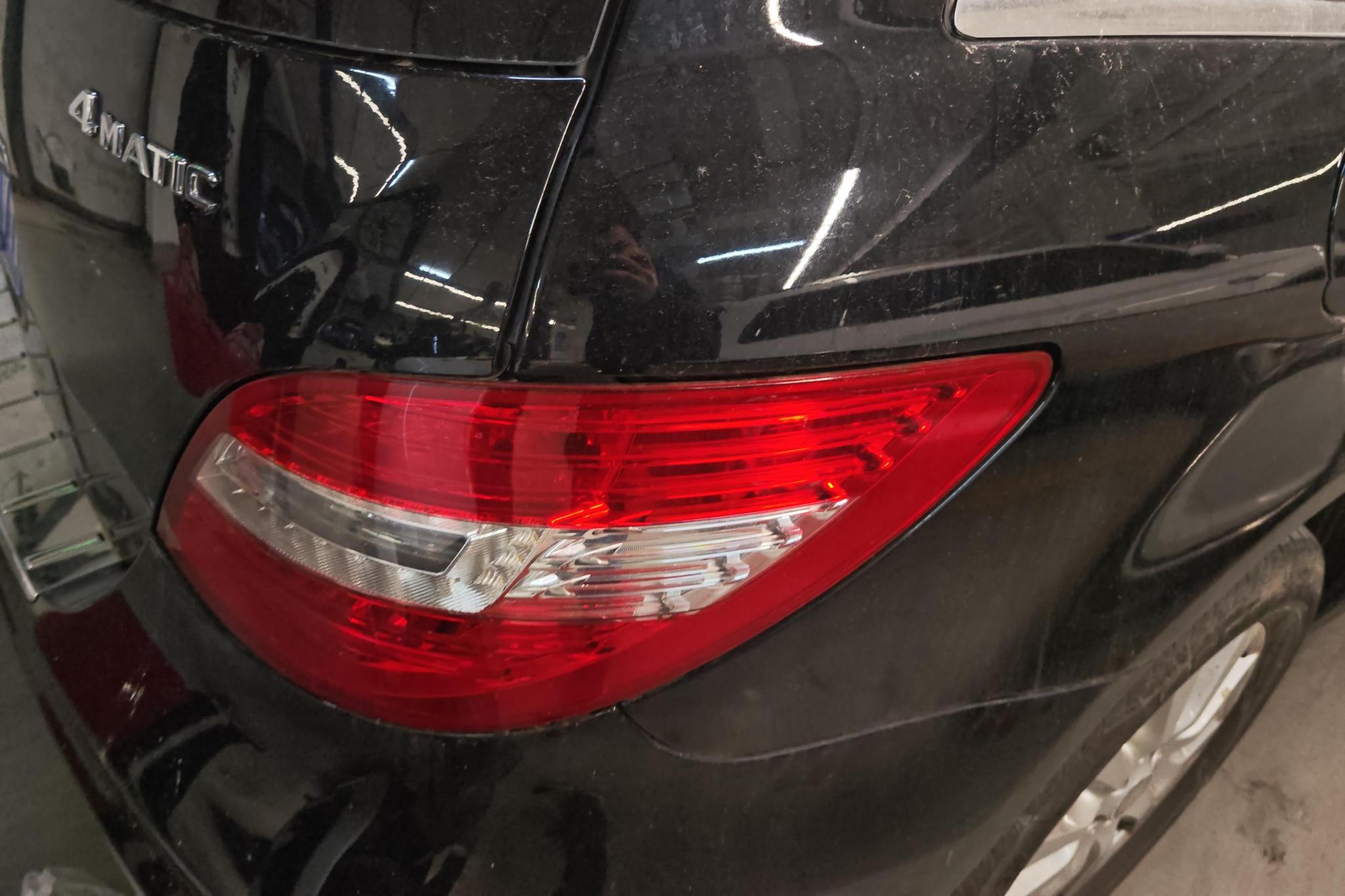 Mercedes-Benz R 2017 R 320 4MATIC