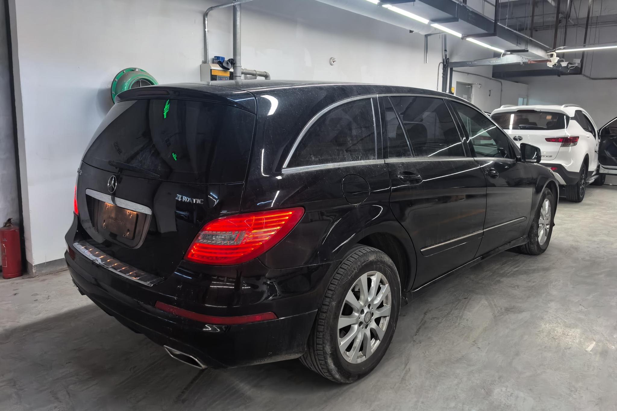Mercedes-Benz R 2017 R 320 4MATIC