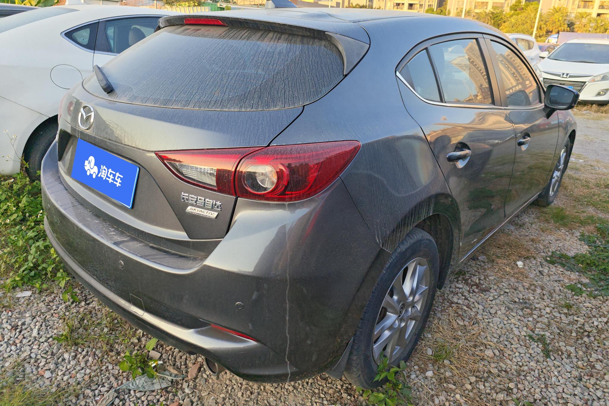 Mazda Mazda3 3 2017 1.5L AT Luxury V