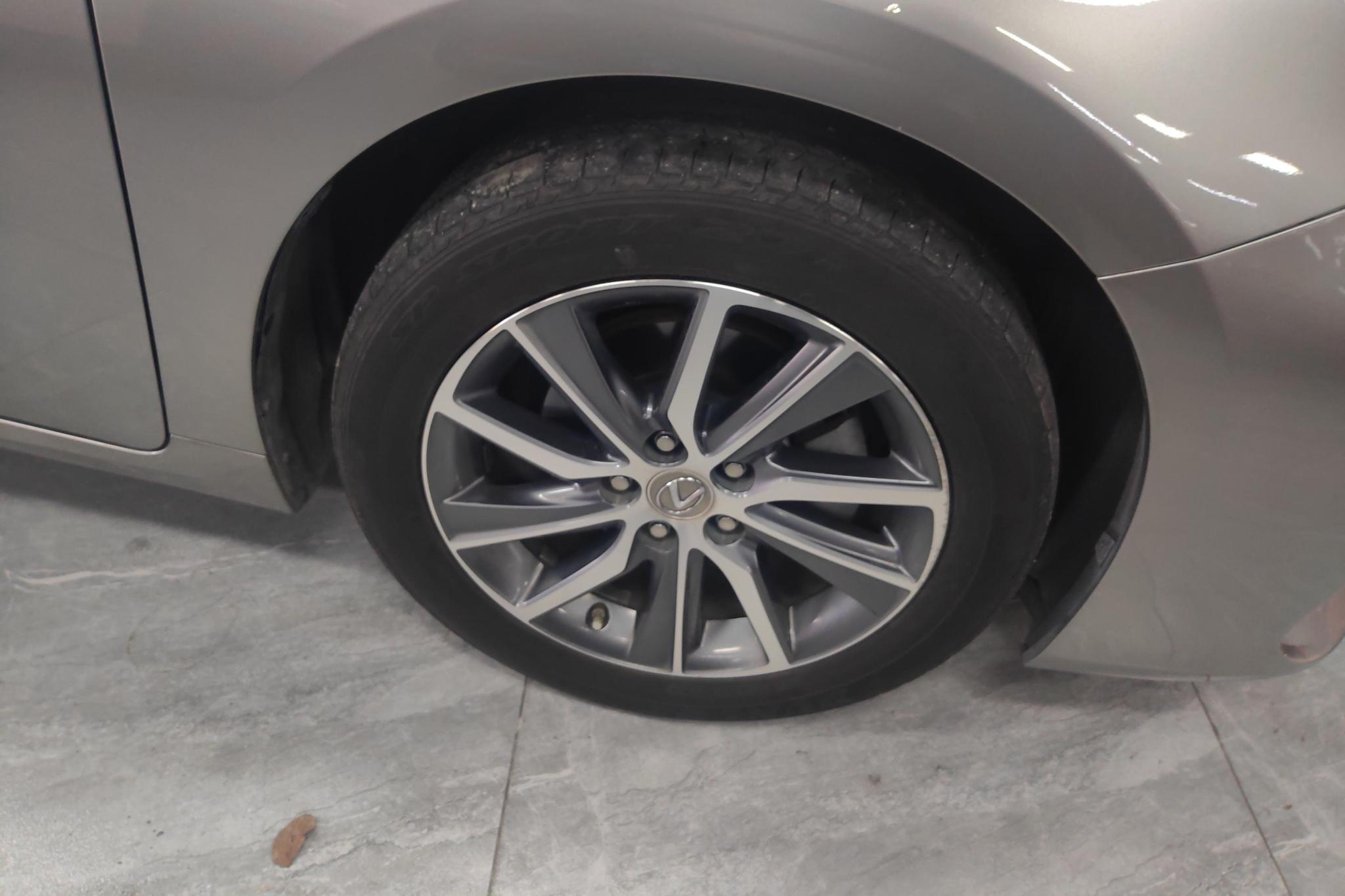 Lexus ES 2015 300h Comfort