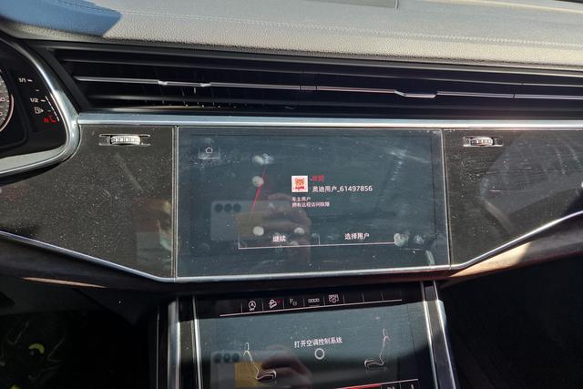 Audi Q7 2023 55 TFSI quattro S line Sport — фото 12