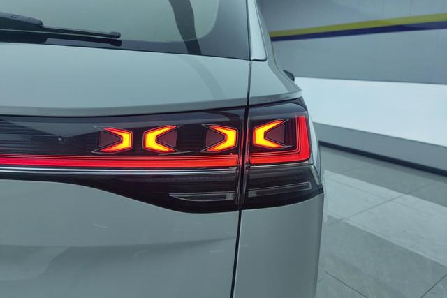 Volkswagen GTE 2023 280 TSI Plus — фото 5