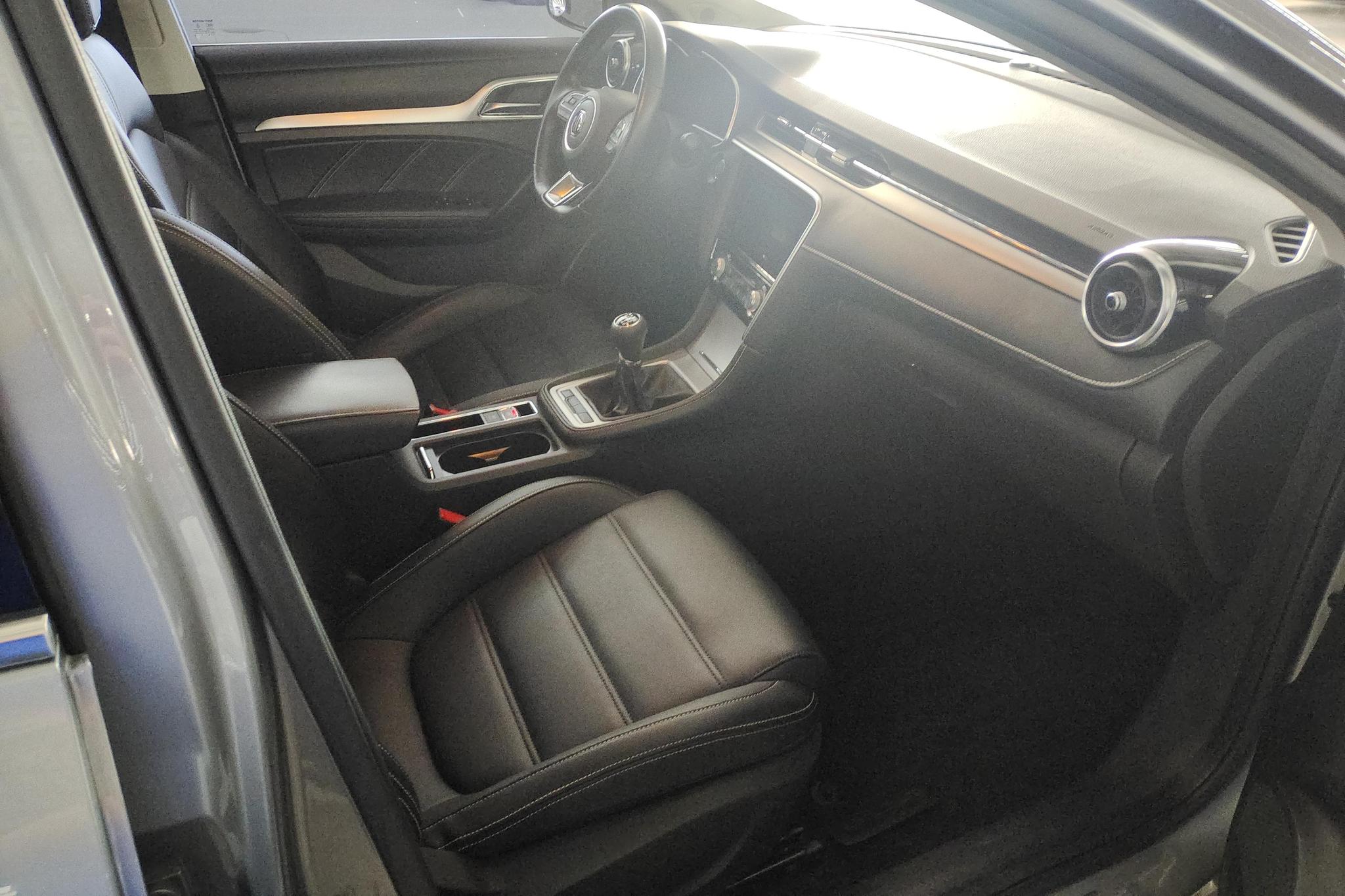 MG 6 2018 20T MT Luxury Smart Connect VI