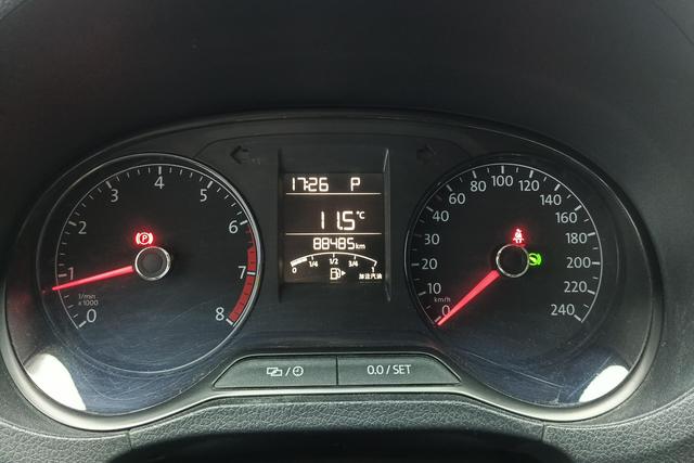 Volkswagen Polo 2018 1.5 L AT — фото 14