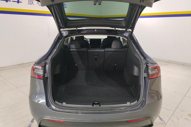 Tesla Model Y 2023 — фото 16