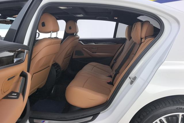 BMW 5-Series 2018 530 Li Leading M — фото 16