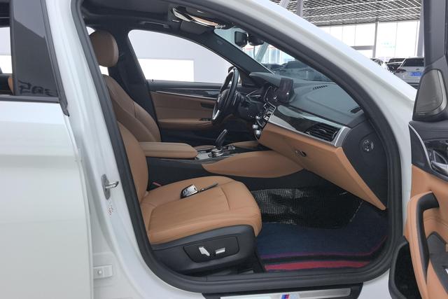 BMW 5-Series 2018 530 Li Leading M — фото 10
