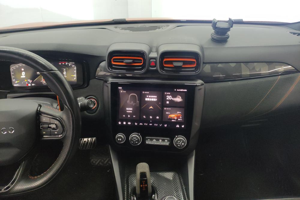 Lynk & Co 02 Hatchback, фото 10