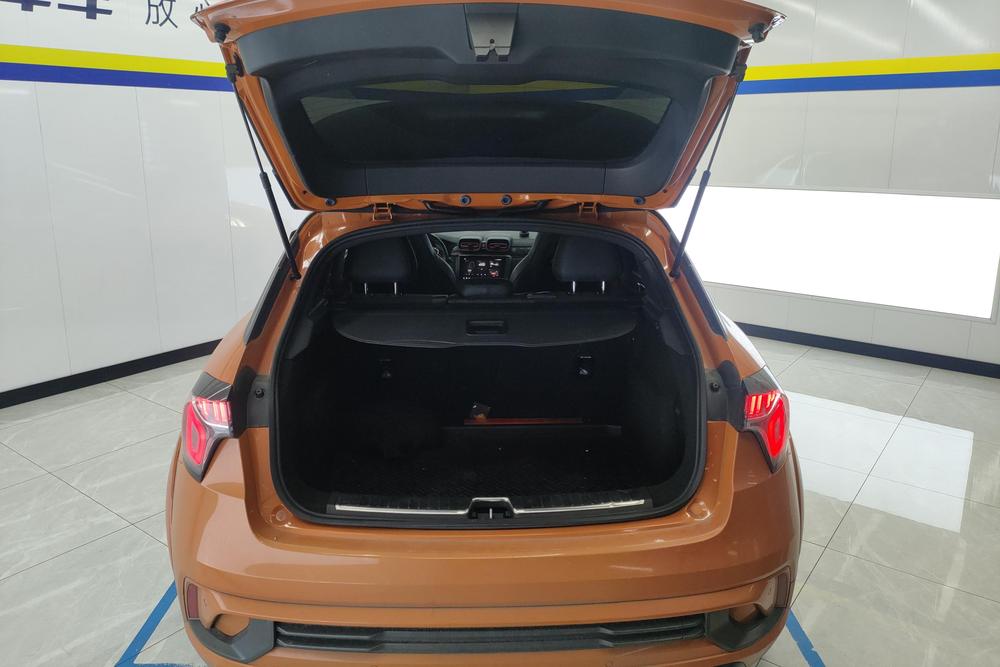 Lynk & Co 02 Hatchback, фото 17