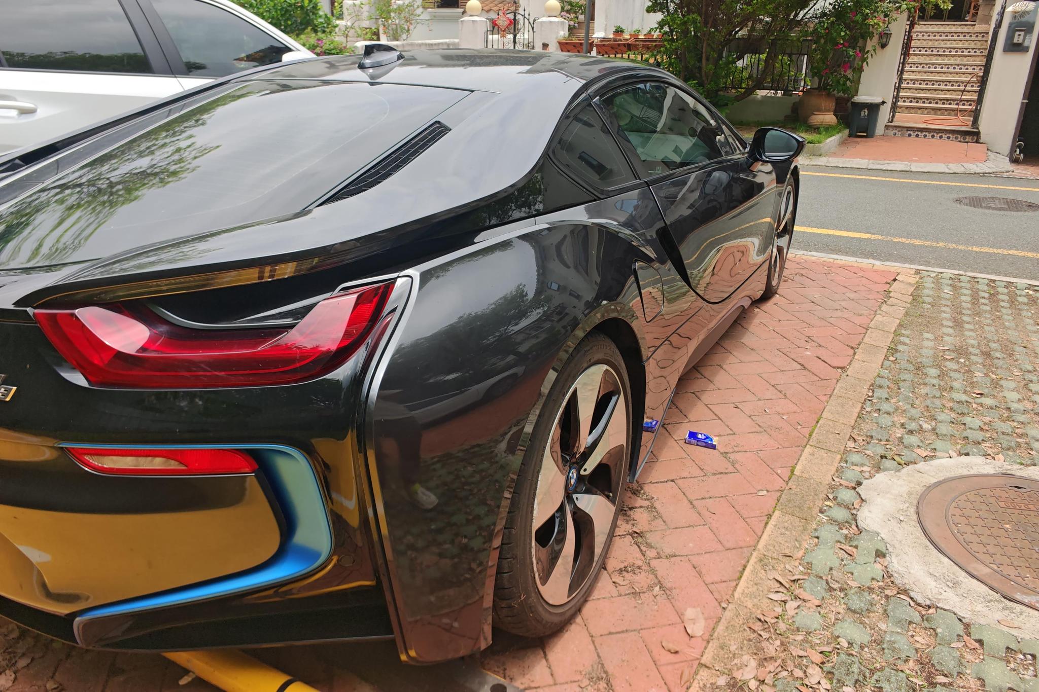 BMW i8