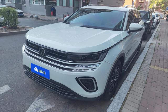 Volkswagen Tavendor 2023 330 TSI 2 WD