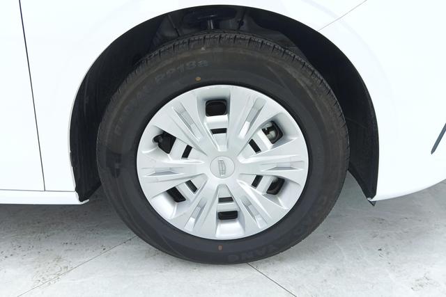 Geely Emgrand 2025 1.5 L MT — фото 4