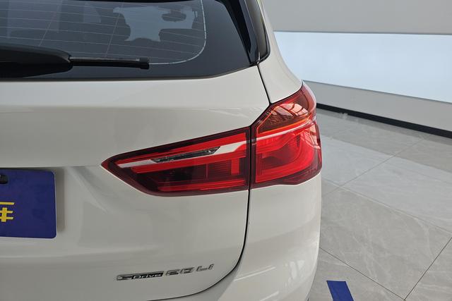 BMW X1 2019 s Drive 20 Li Leading — фото 5