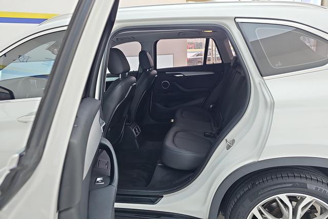BMW X1 2019 s Drive 20 Li Leading — фото 15