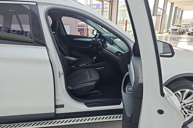 BMW X1 2019 s Drive 20 Li Leading — фото 16
