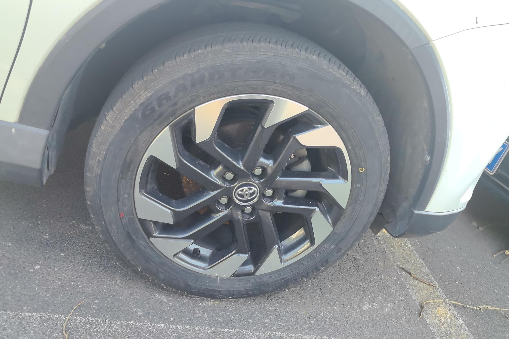 Toyota RAV4 2016 2.5L AT Elite