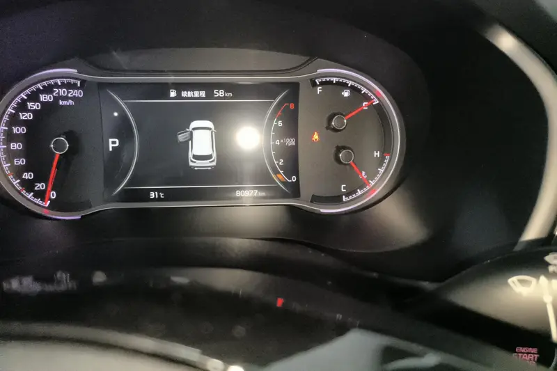 Kia Sportage 2.0 L ATLuxury V — фото 9