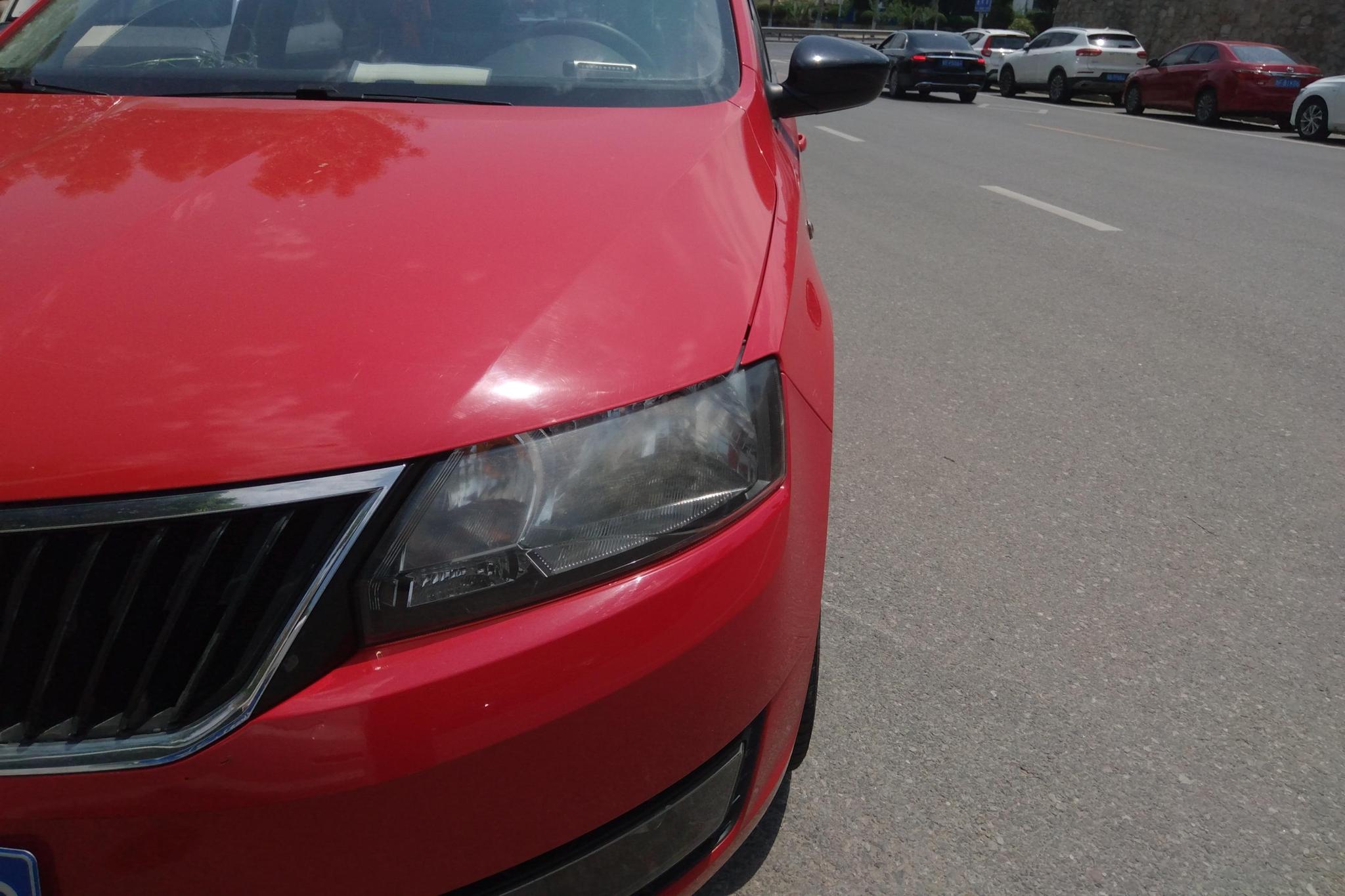 Skoda Rapid Spaceback 2014 1.6L AT Enjoy