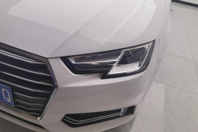 Audi A4L 2019 40 TFSI VI — фото 5