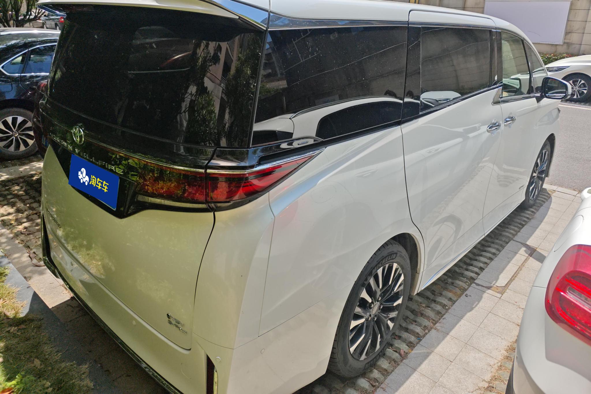 Toyota Vellfire 2023 2.5L