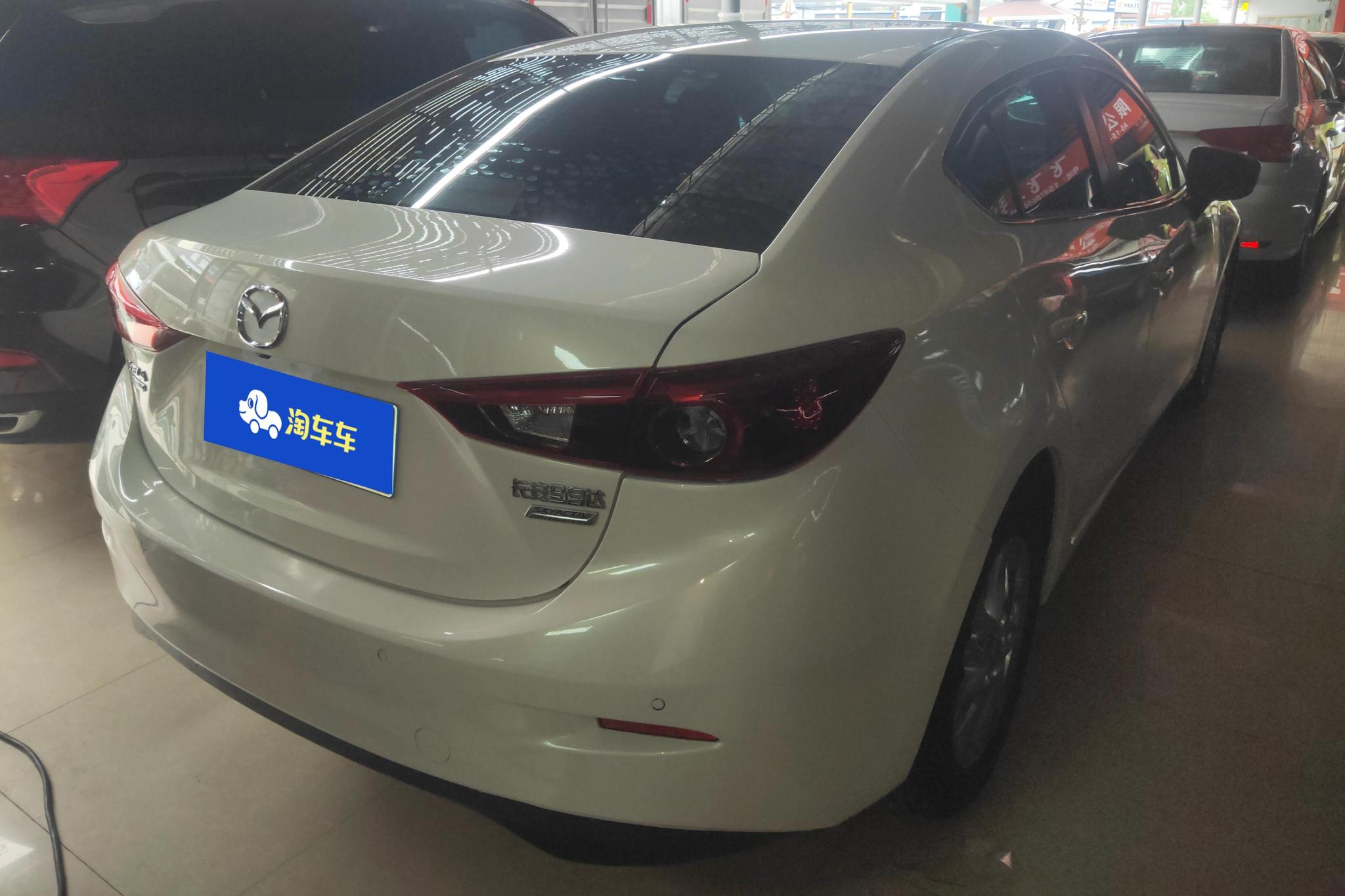 Mazda Mazda3 3 2017 1.5L AT Luxury V