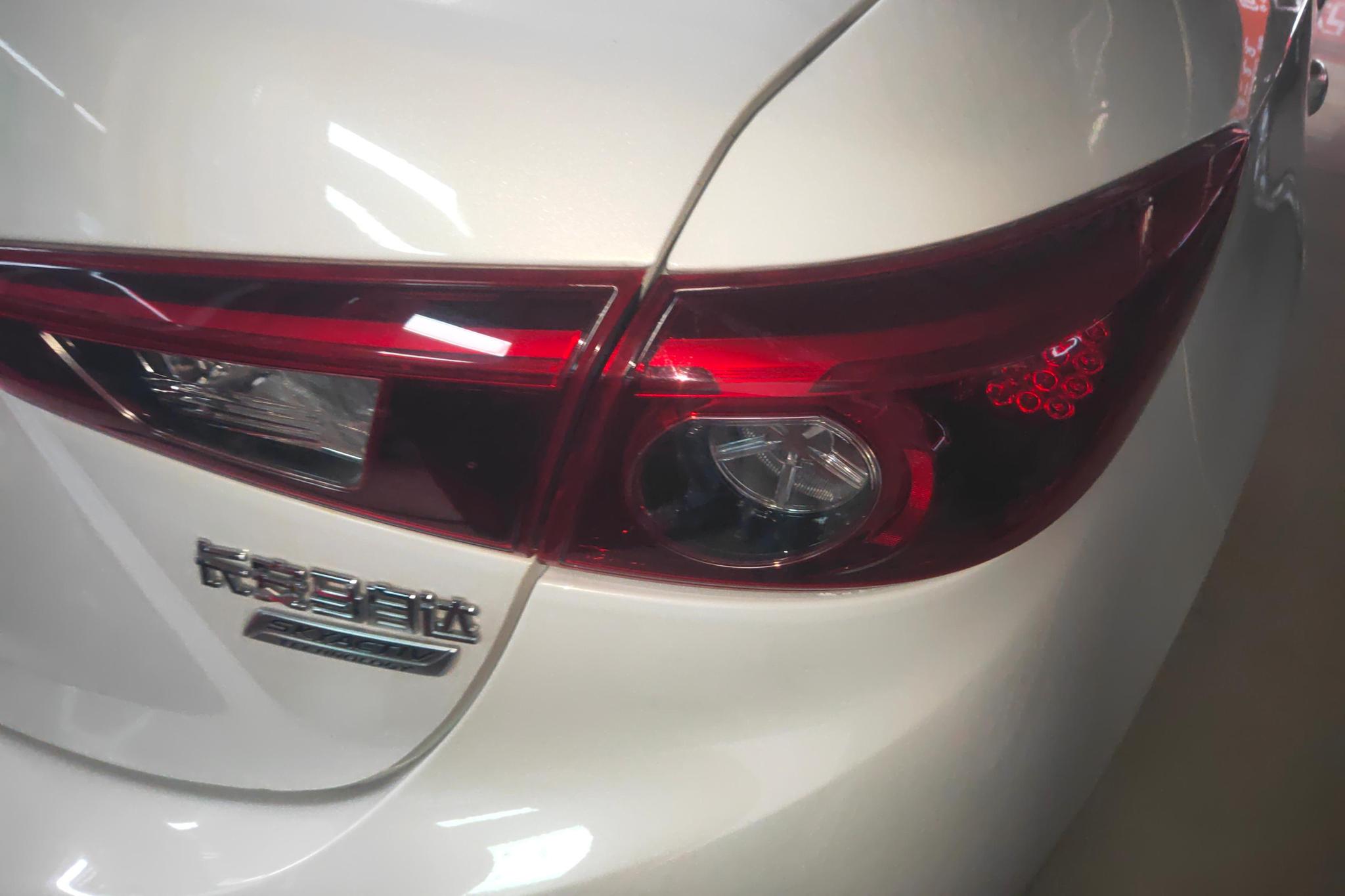 Mazda Mazda3 3 2017 1.5L AT Luxury V