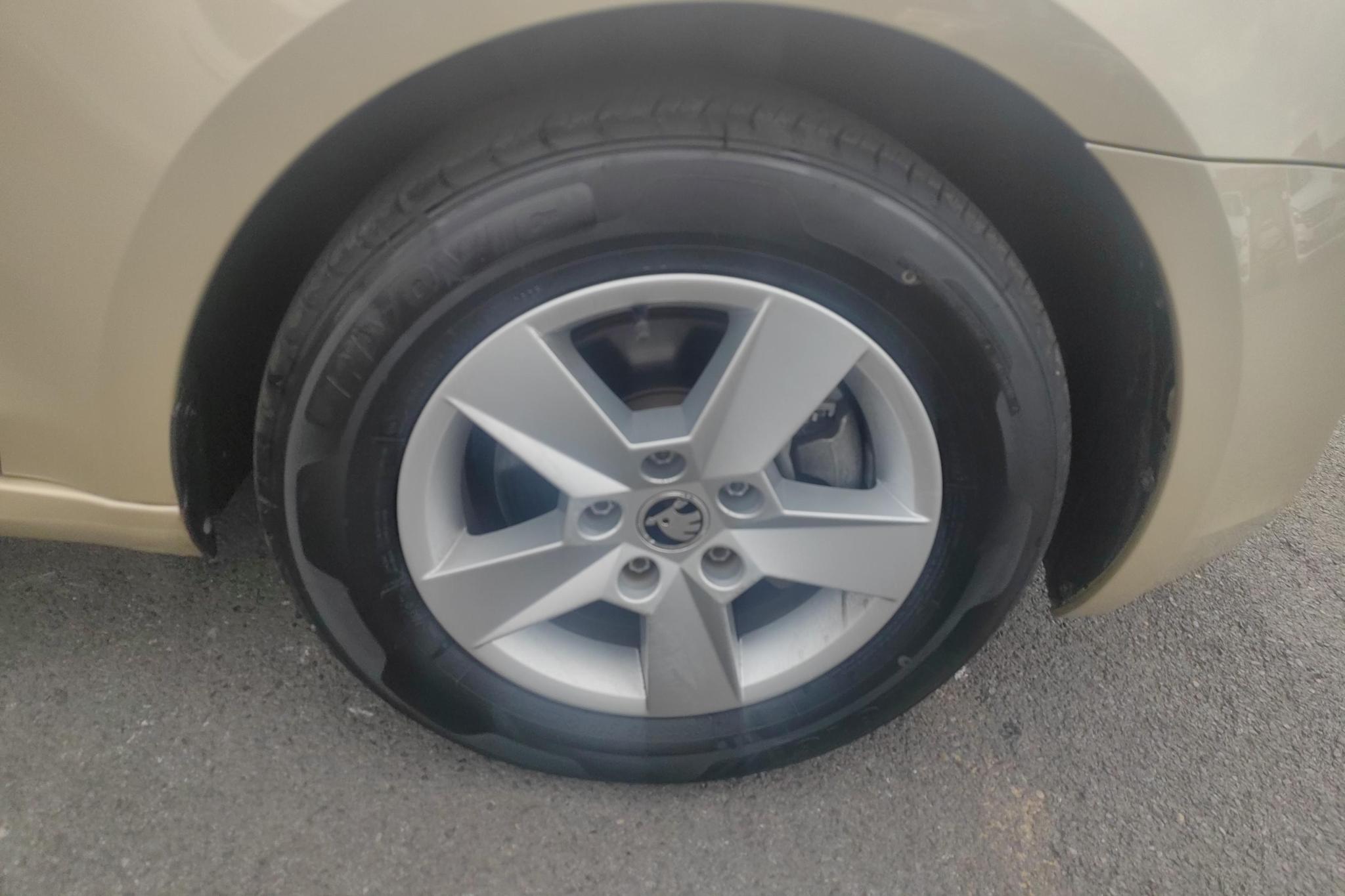 Skoda Octavia 2015 1.6L MT