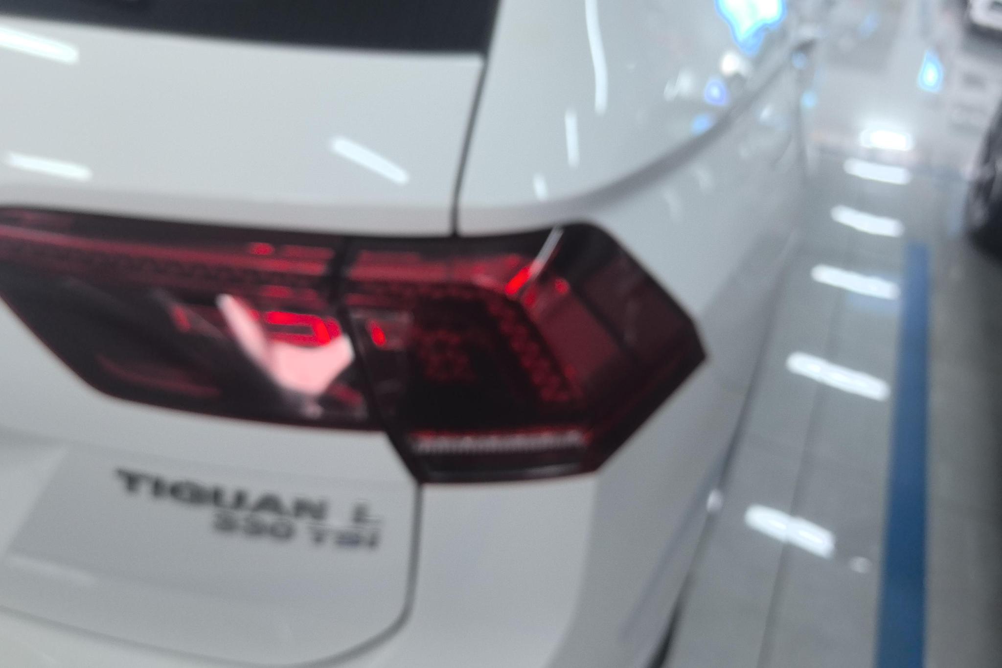 Volkswagen Tiguan L L 2017 330TSI AT Luxury