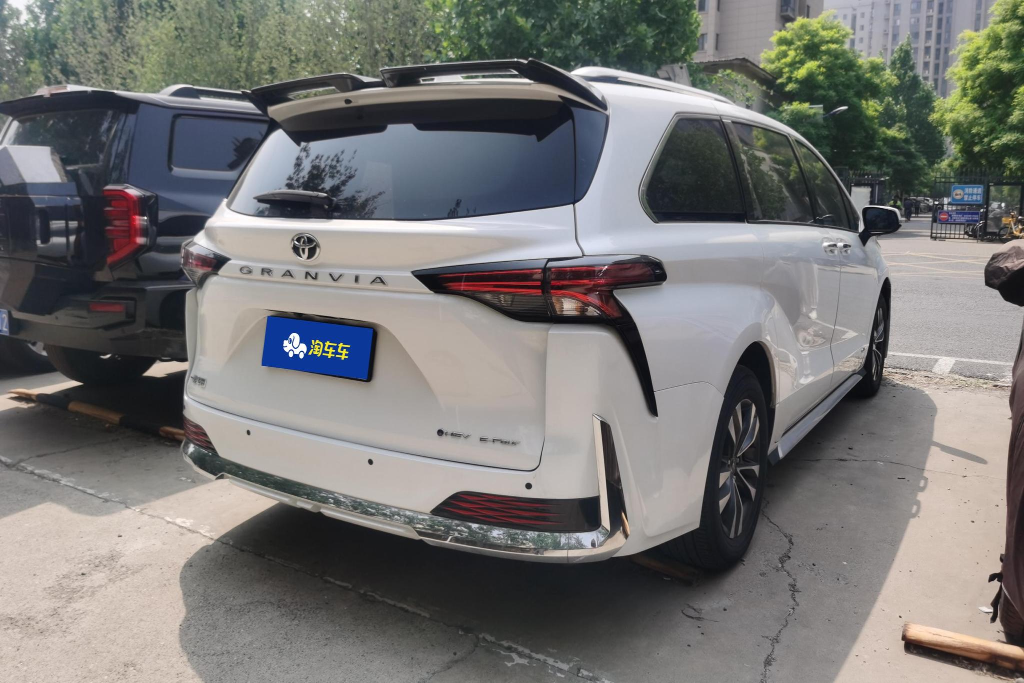 Toyota Granvia 2024 2.5L Luxury PLUS