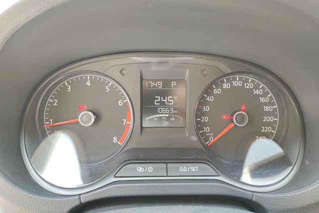 Volkswagen Polo 2016 1.4 L AT — фото 13