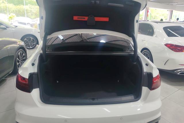 Audi A4L id 4320987 из Китая 14