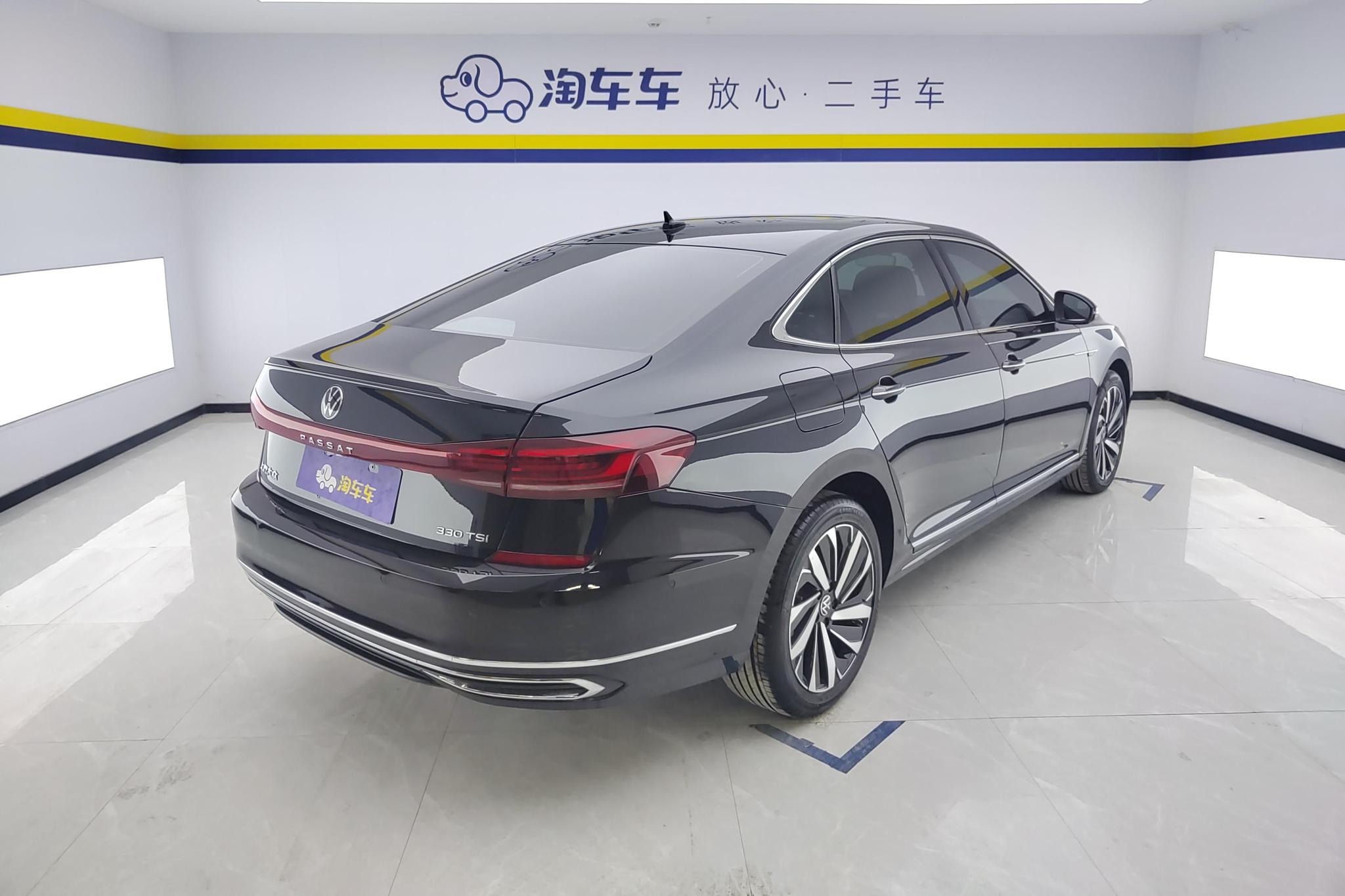 Volkswagen Passat 2023 380TSI Luxury