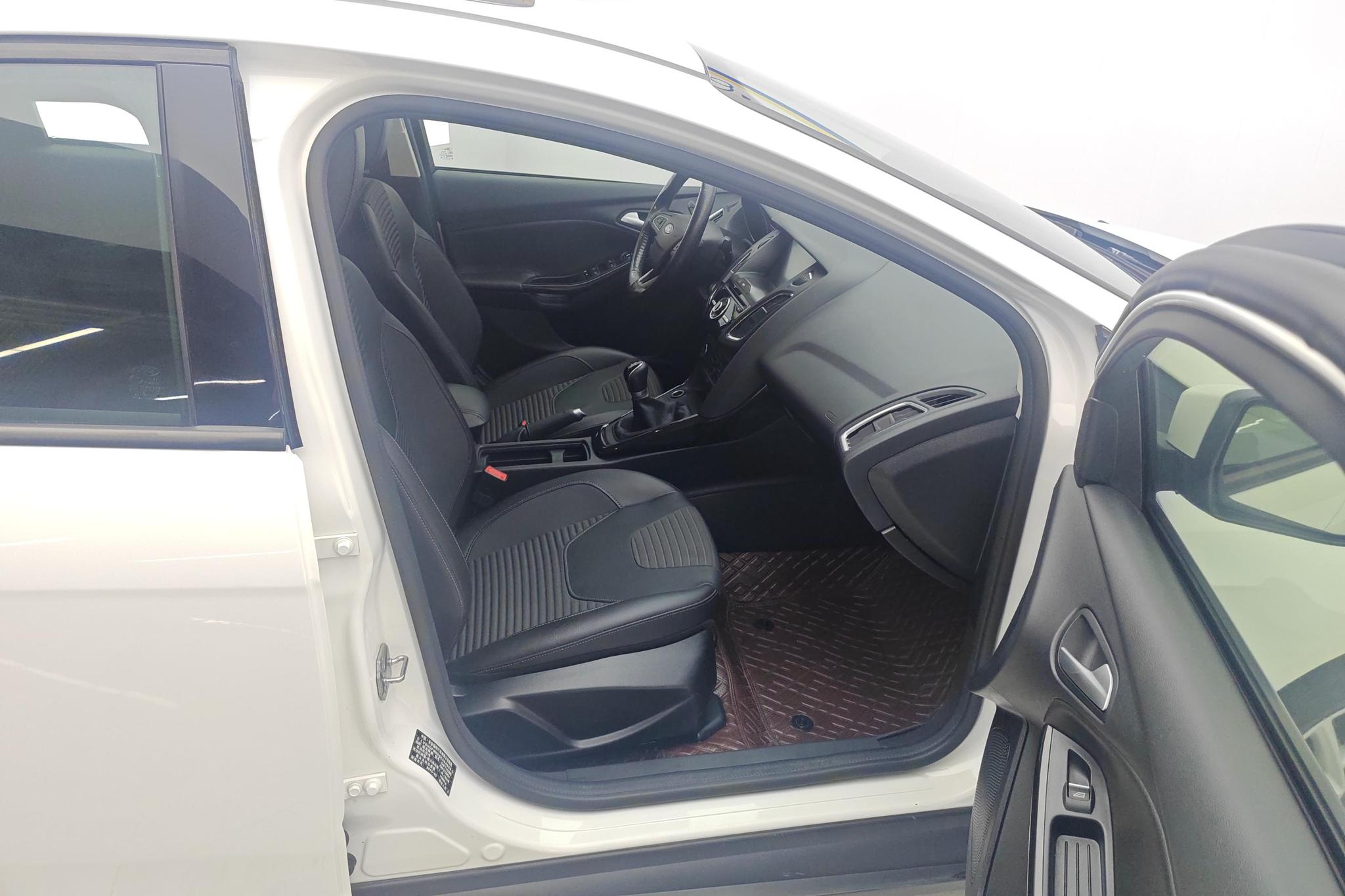 Ford Focus 2015 EcoBoost 125 MT